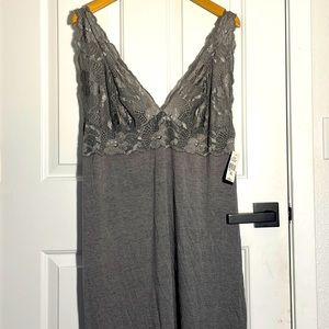 NATORI
ZEN FLORAL WITH LACE CHEMISE is brand new